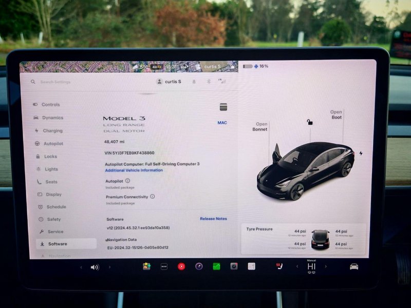 TESLA MODEL 3