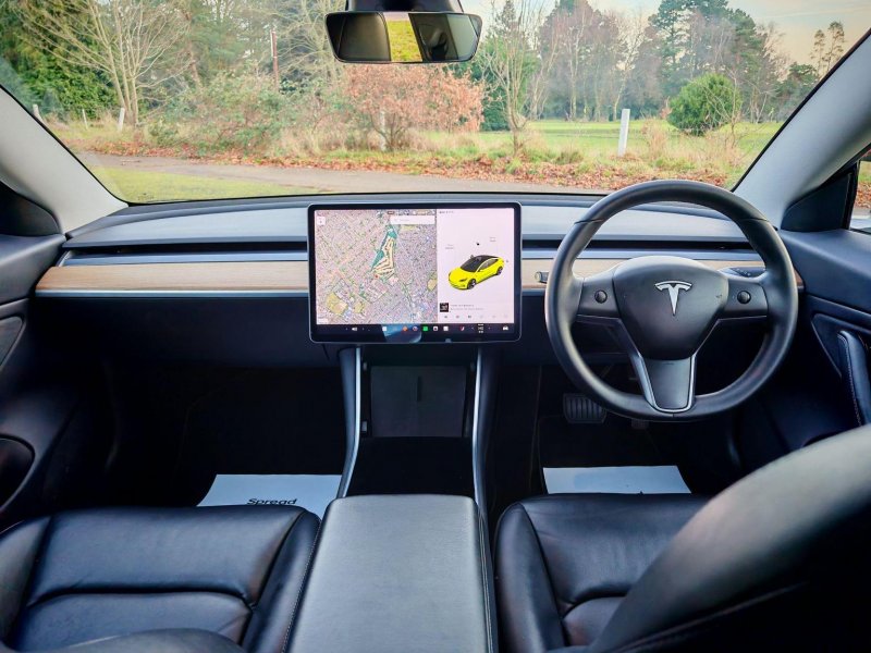 TESLA MODEL 3