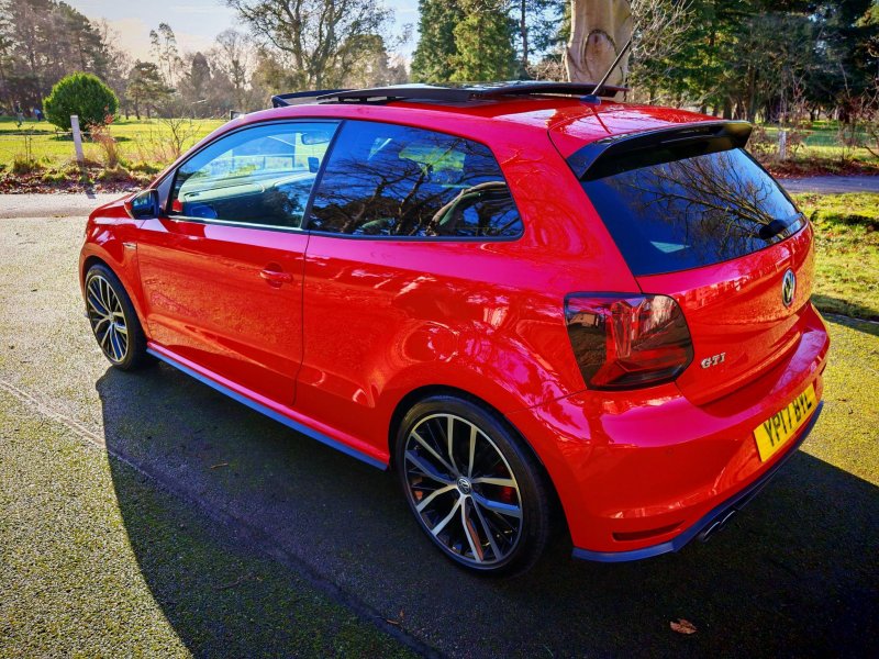 VOLKSWAGEN POLO