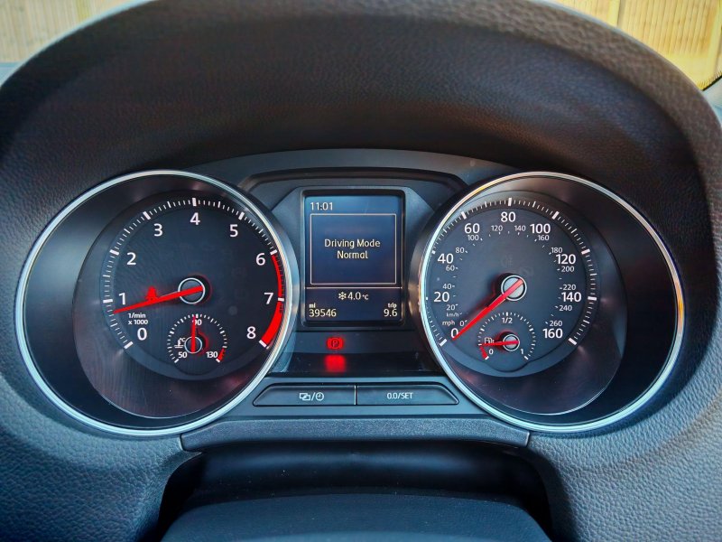 VOLKSWAGEN POLO