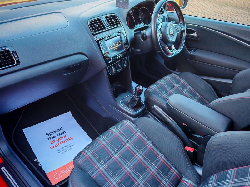 VOLKSWAGEN POLO