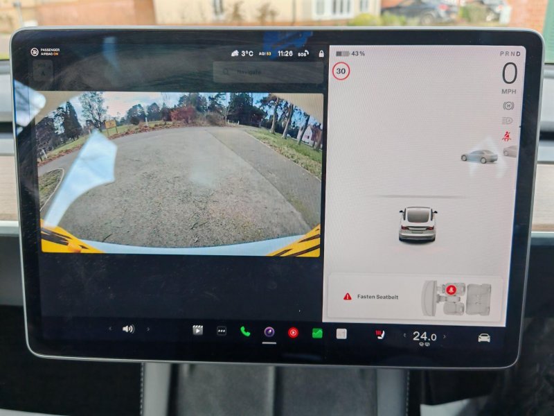 TESLA MODEL 3