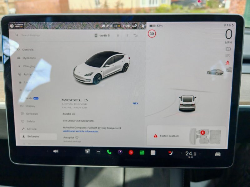 TESLA MODEL 3