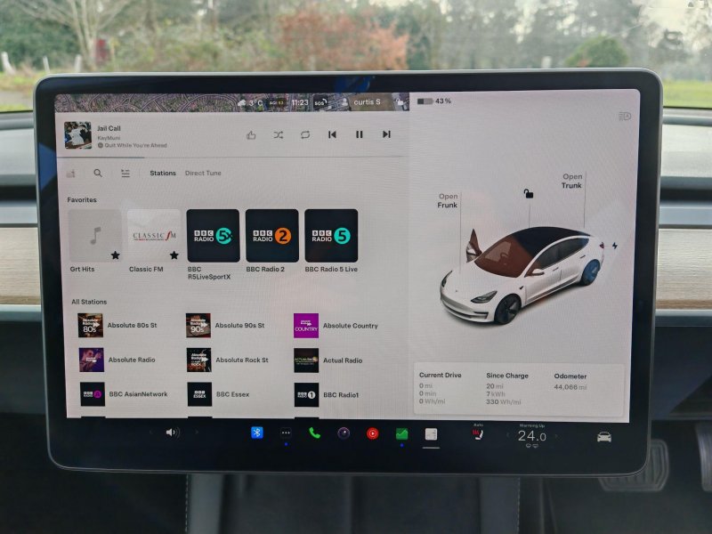 TESLA MODEL 3