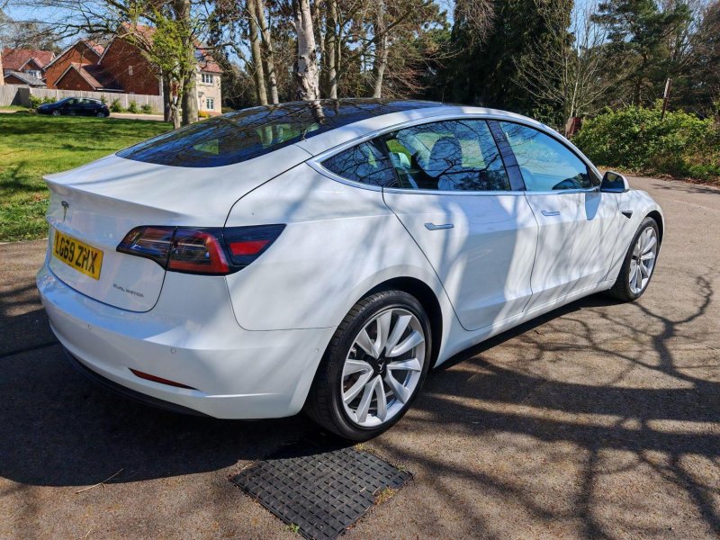TESLA MODEL 3