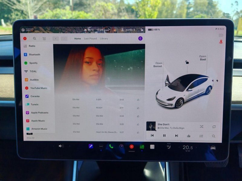 TESLA MODEL 3