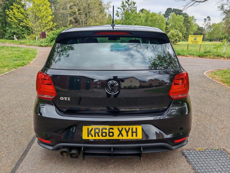 VOLKSWAGEN POLO