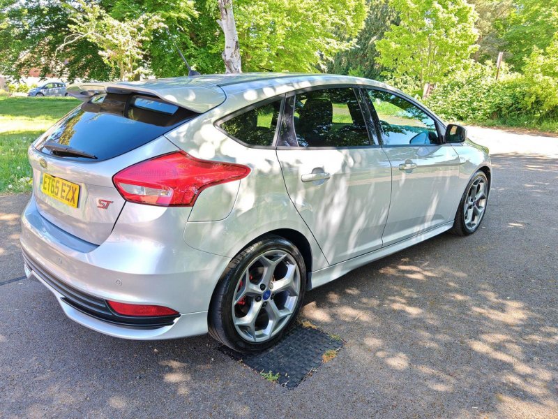 View FORD FOCUS 2.0 TDCi ST-2 Euro 6 (s/s) 5dr