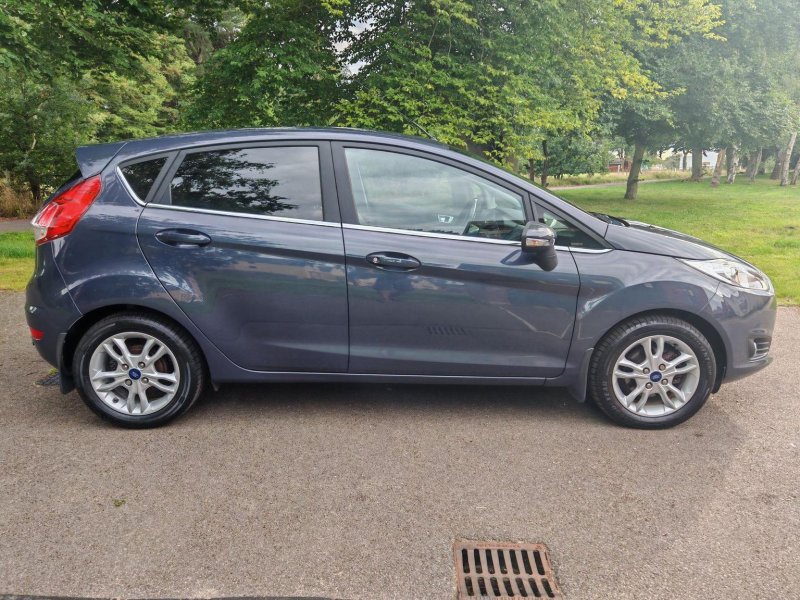 View FORD FIESTA 1.25 Zetec Euro 5 5dr