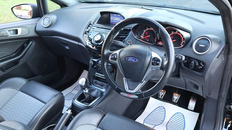 View FORD FIESTA 1.6T EcoBoost ST-3 3dr (Euro 6)