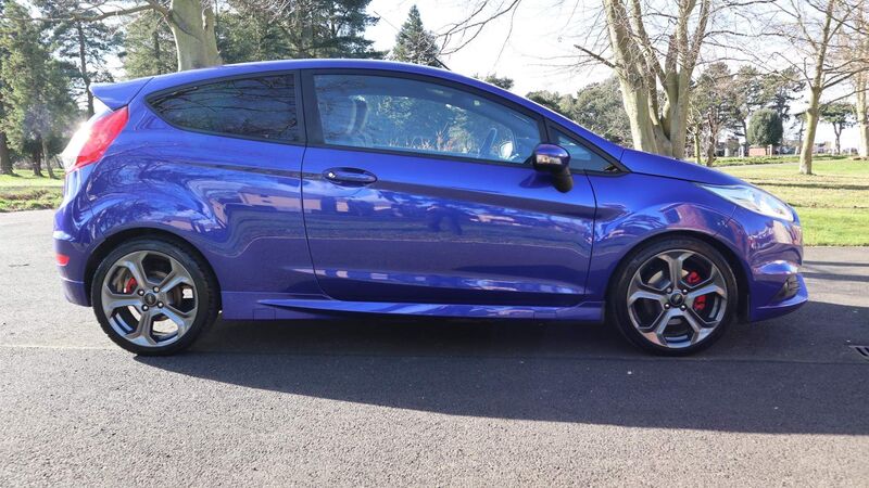 View FORD FIESTA 1.6T EcoBoost ST-2 3dr (Euro 6)