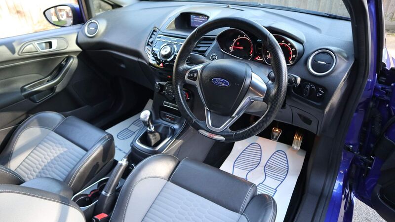 View FORD FIESTA 1.6T EcoBoost ST-2 3dr (Euro 6)