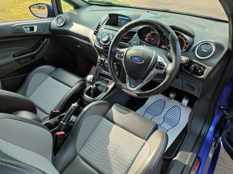 View FORD FIESTA 1.6T EcoBoost ST-3 3dr