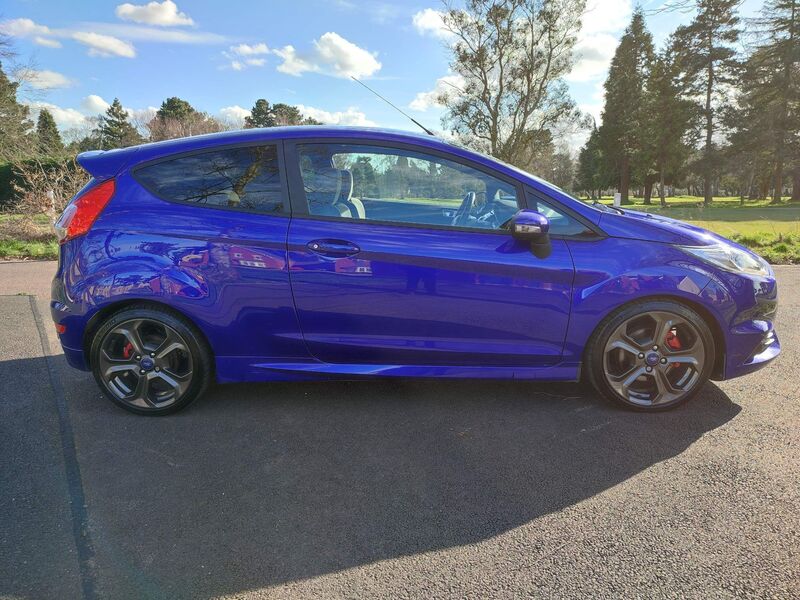View FORD FIESTA 1.6T EcoBoost ST-3 3dr