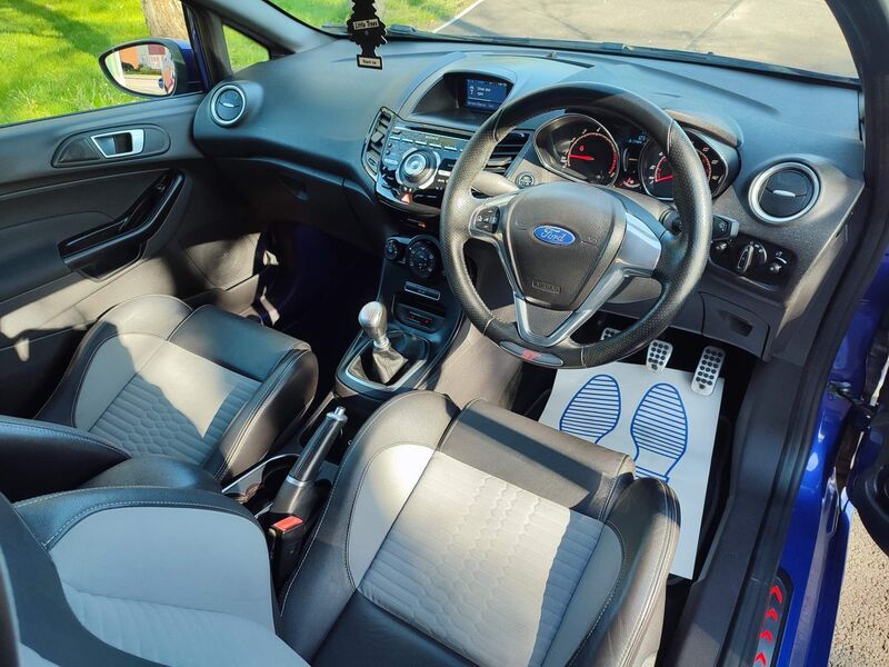 View FORD FIESTA 1.6T EcoBoost ST-2 3dr