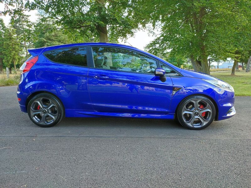 View FORD FIESTA 1.6T EcoBoost ST-3 Euro 6 3dr