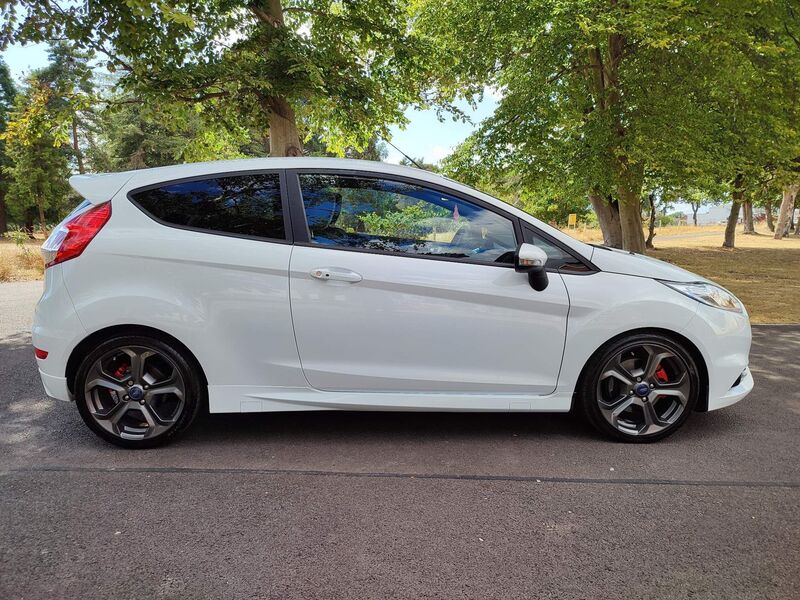 View FORD FIESTA 1.6T EcoBoost ST-3 Euro 6 3dr