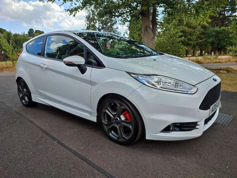 View FORD FIESTA 1.6T EcoBoost ST-3 Euro 6 3dr