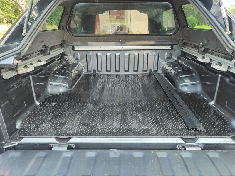 NISSAN NAVARA
