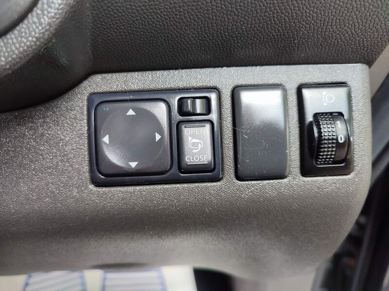 NISSAN NAVARA