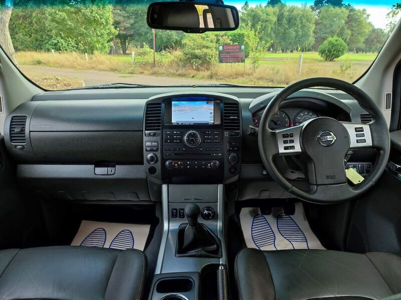 NISSAN NAVARA