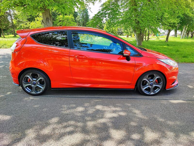 View FORD FIESTA 1.6T EcoBoost ST-3 Euro 6 3dr