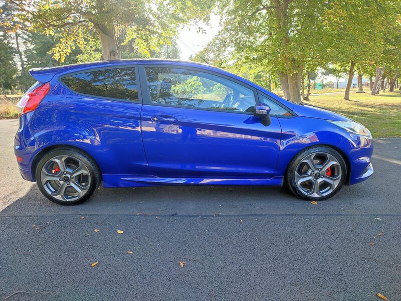 View FORD FIESTA 1.6T EcoBoost ST-2 Euro 6 3dr