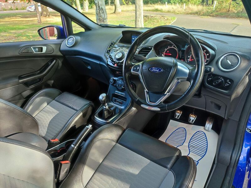 View FORD FIESTA 1.6T EcoBoost ST-2 Euro 6 3dr