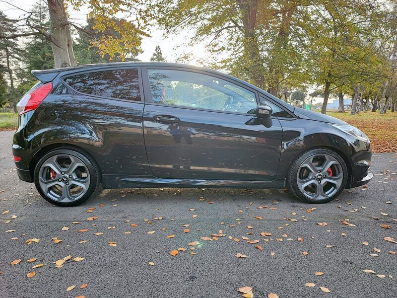 View FORD FIESTA 1.6T EcoBoost ST-2 Euro 6 3dr