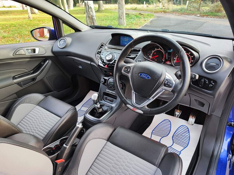 View FORD FIESTA 1.6T EcoBoost ST-3 Euro 6 3dr