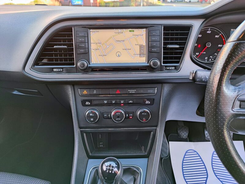 SEAT LEON