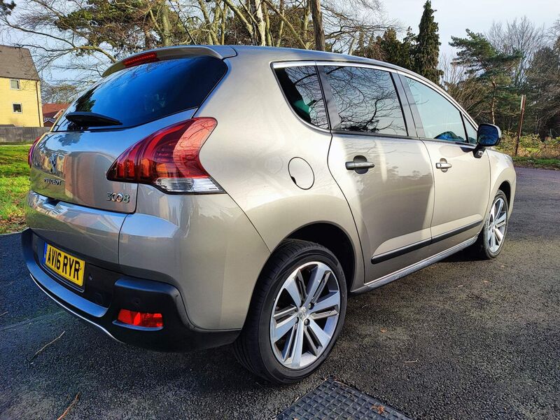 PEUGEOT 3008