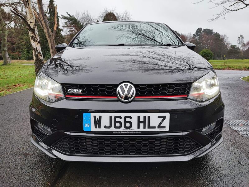 VOLKSWAGEN POLO