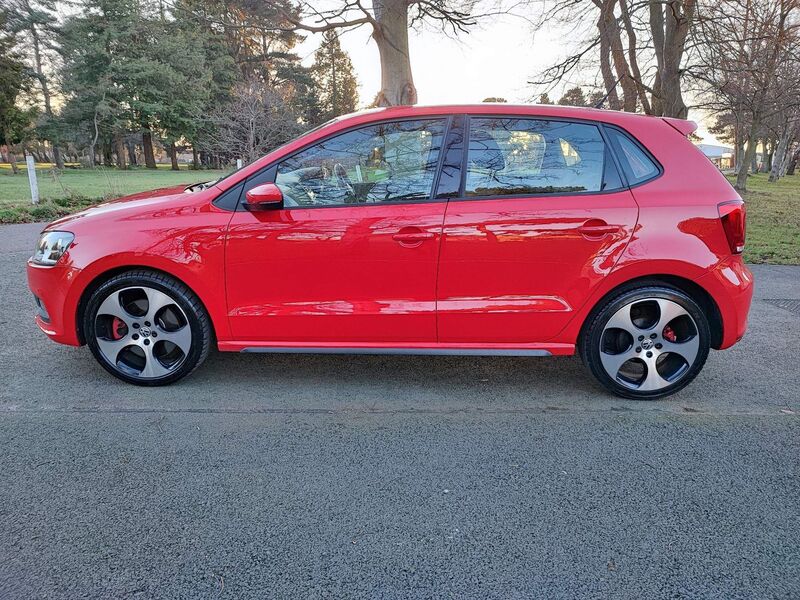 VOLKSWAGEN POLO