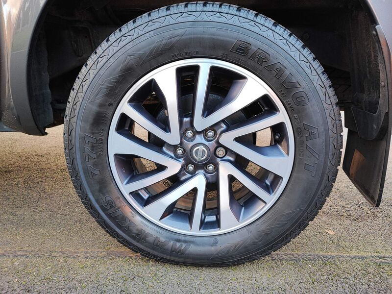 NISSAN NAVARA