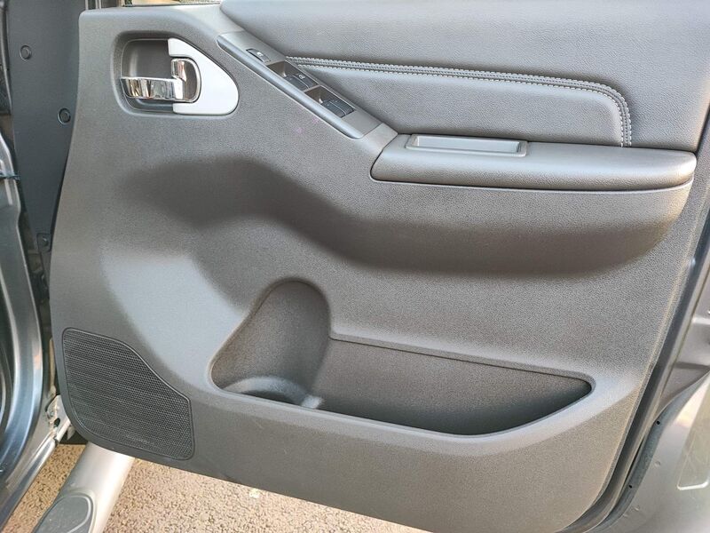 NISSAN NAVARA