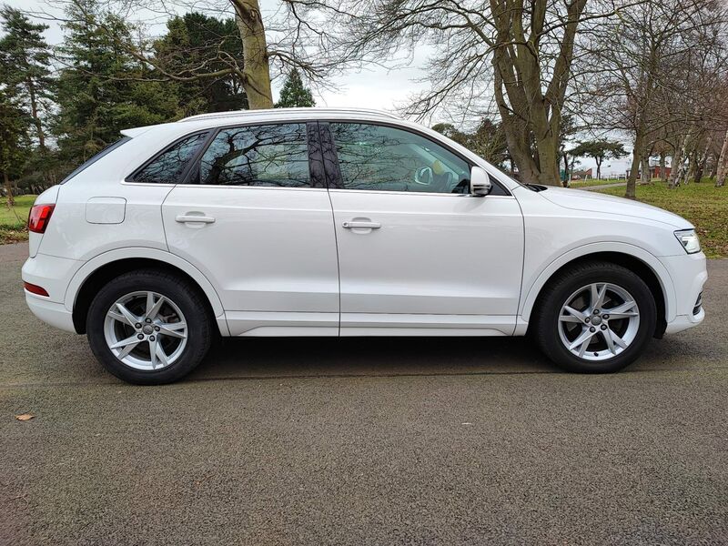 View AUDI Q3 2.0 TDI SE Euro 6 (s/s) 5dr