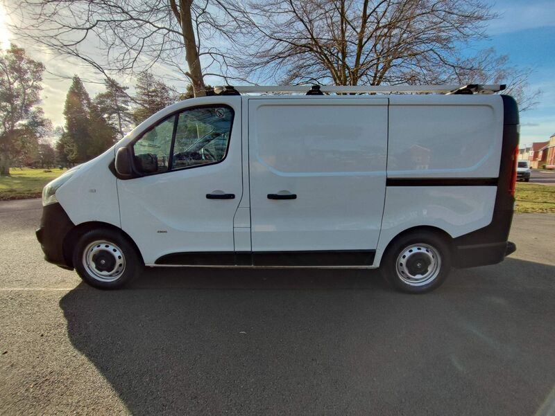 VAUXHALL VIVARO