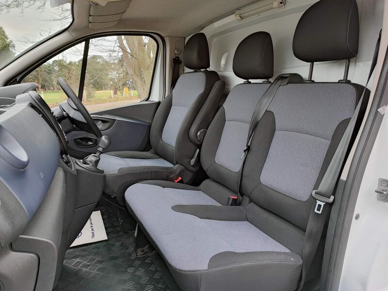 VAUXHALL VIVARO