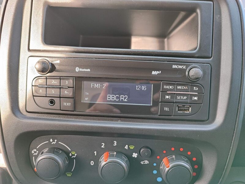 VAUXHALL VIVARO