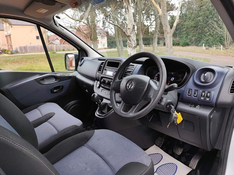 VAUXHALL VIVARO