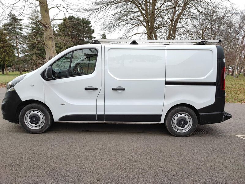 VAUXHALL VIVARO
