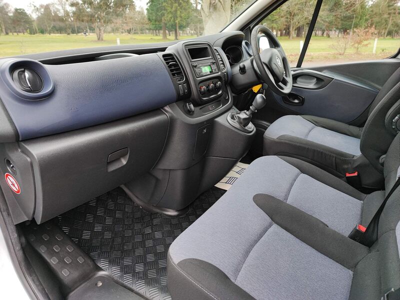 VAUXHALL VIVARO