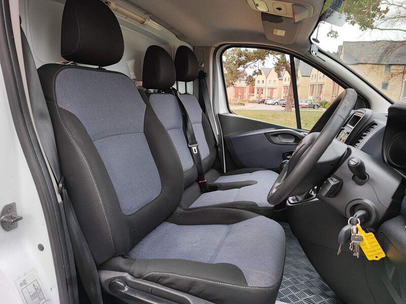 VAUXHALL VIVARO