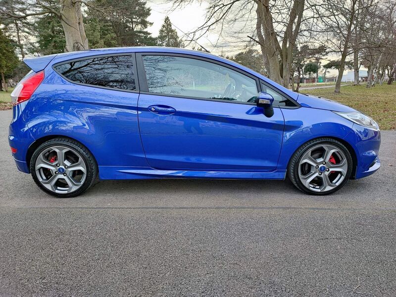 View FORD FIESTA 1.6T EcoBoost ST-3 Euro 5 (s/s) 3dr