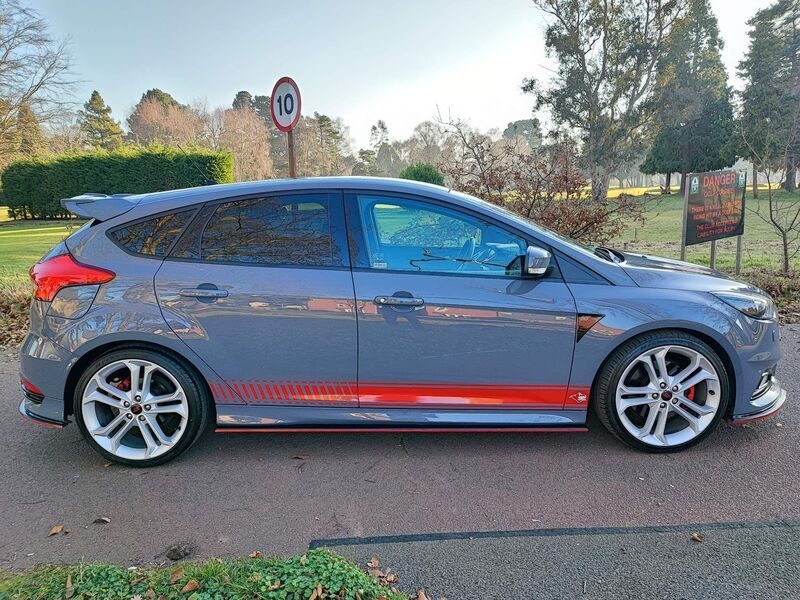 View FORD FOCUS 2.0T EcoBoost ST-3 Euro 6 (s/s) 5dr