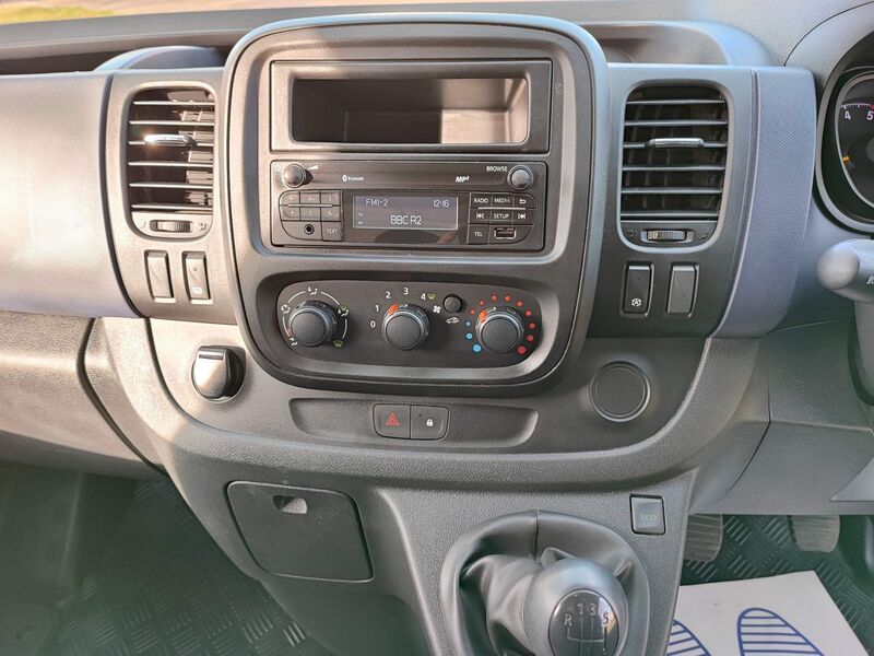 VAUXHALL VIVARO