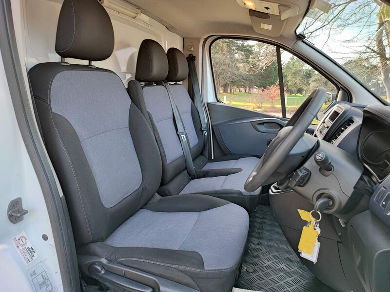 VAUXHALL VIVARO