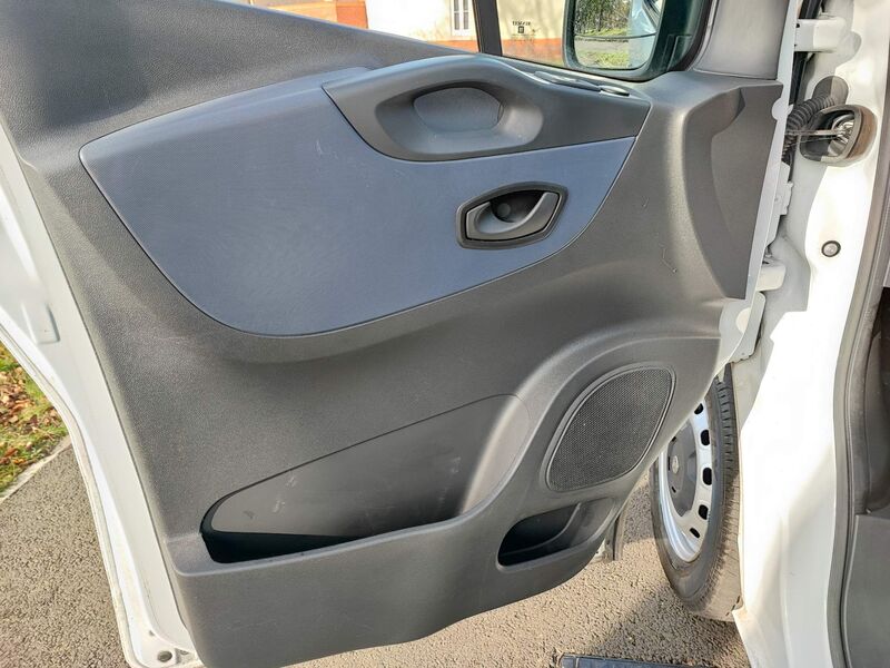 VAUXHALL VIVARO