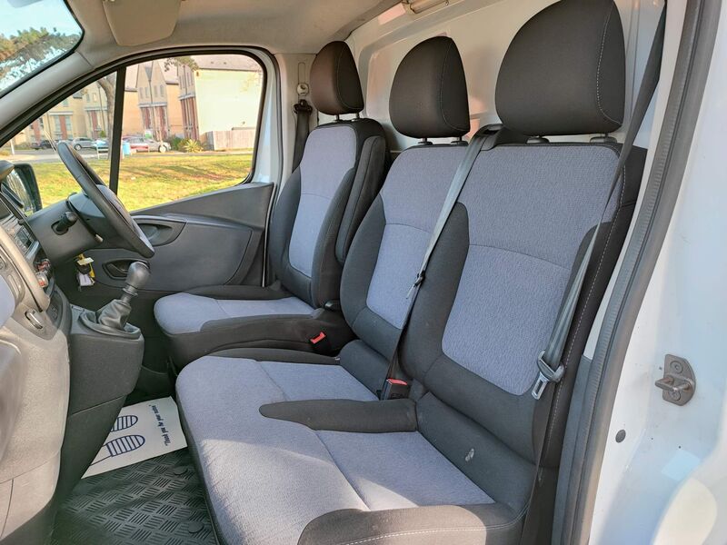 VAUXHALL VIVARO